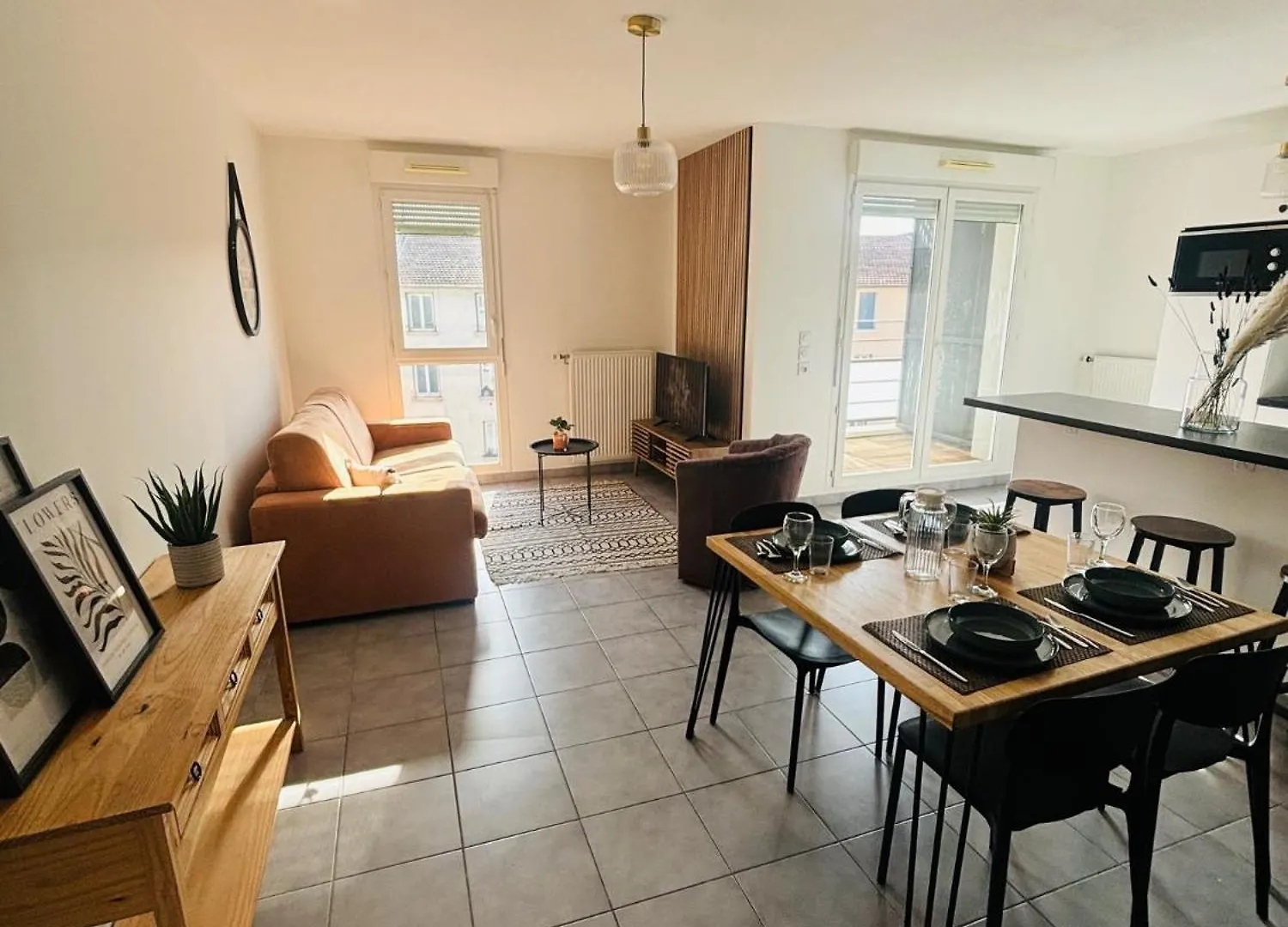 Lascano Parking Gratuit Proche Gare Aeroport Eurexpo Groupama Stadium Villeurbanne France