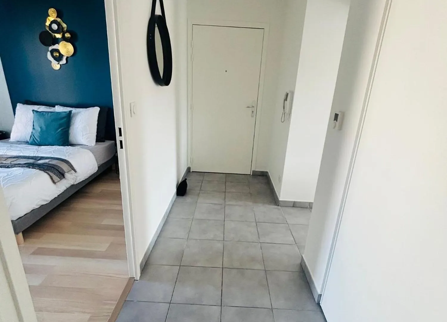 Lascano Parking Gratuit Proche Gare Aeroport Eurexpo Groupama Stadium Villeurbanne 0*,  France
